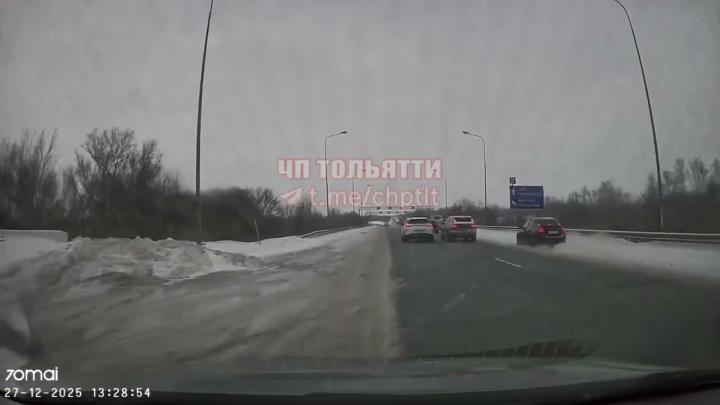 Помог погрузить машину на эвакуатор