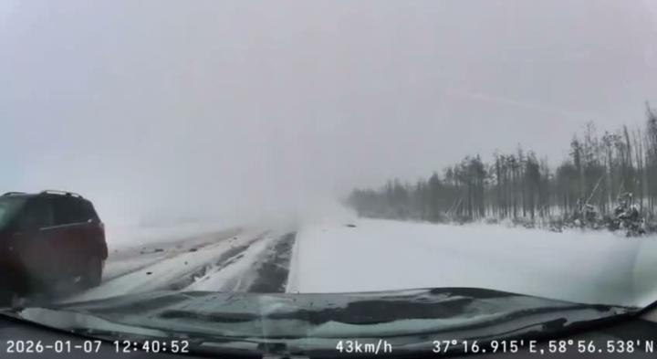 Под Череповцом водитель Haval выехал на встречную полосу и устроил массовое ДТП