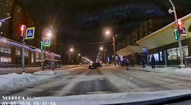 Может пора за такое отбирать машины?