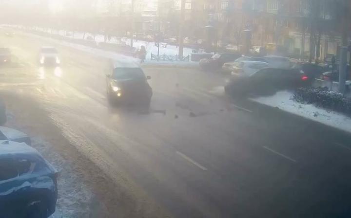 В Воронеже в результате ДТП авто сбил двух пешеходов