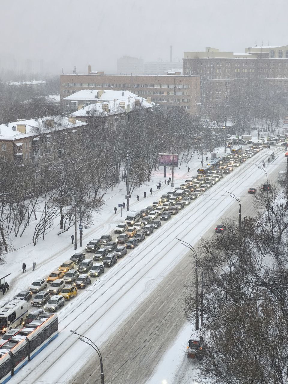 Пользуйтесь общественным транспортом!
