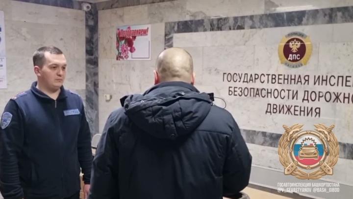 С утра очень торопился, говорит