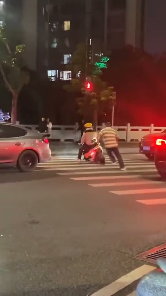 Он как будто не хотел его догонять