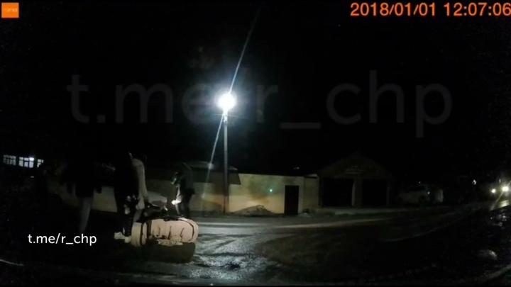 Семейный променад по обочине